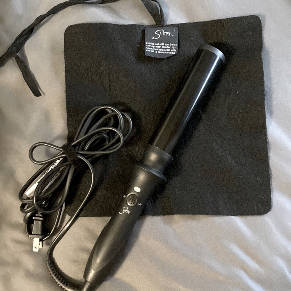 Sultra Bombshell 1” curling wand with heat protective mat